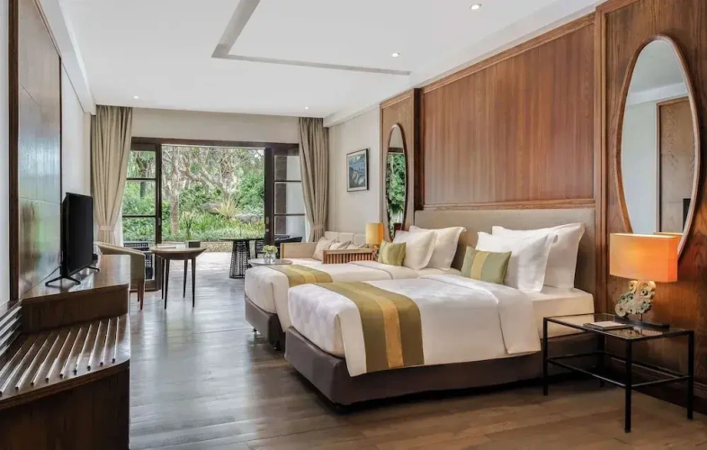 Deluxe Twin room with pool view