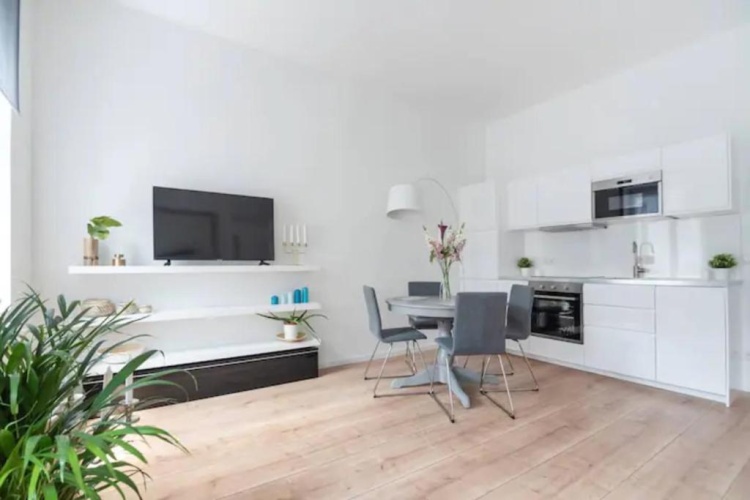 2 Bedrooms Apartment