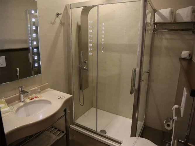 MidTown Hotel & Suites