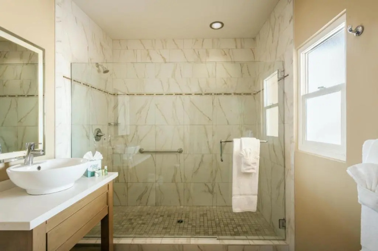 Pacific Shores Inn photo 11
