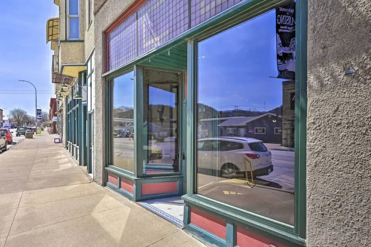 Walk to River: Unique Studio in Renovated Bar!