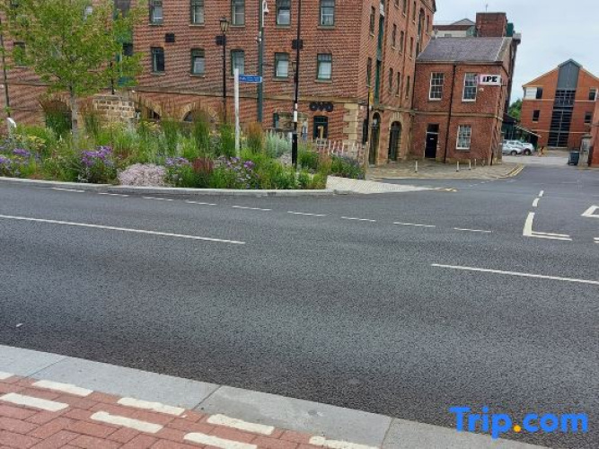 Entire 2-BR Serviced Apartment in Sheffield Centre