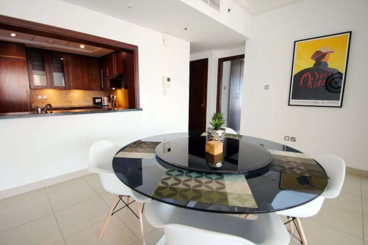 Spacious Two Bedroom in 8 Boulevard Walk
