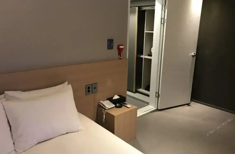 Happy Day Hotel