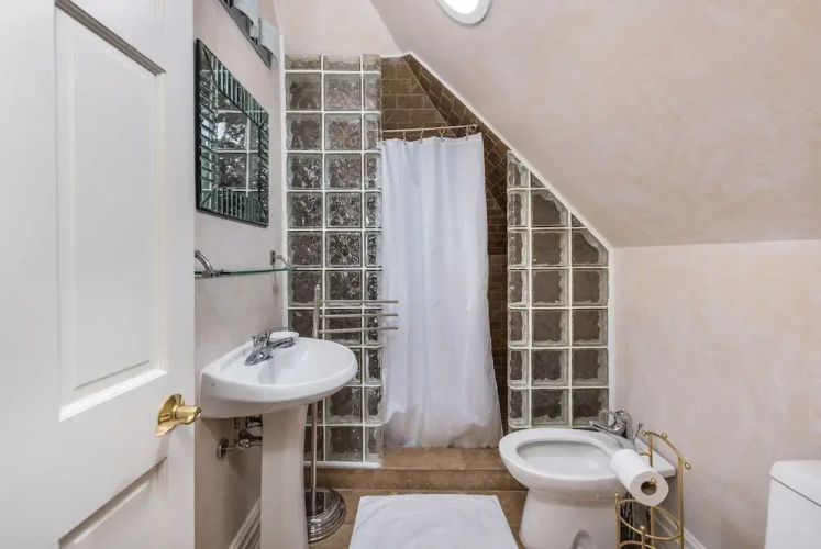 CastleView Inn by Elevate Rooms