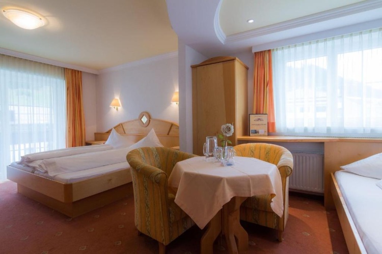 Standard Triple room with balcony