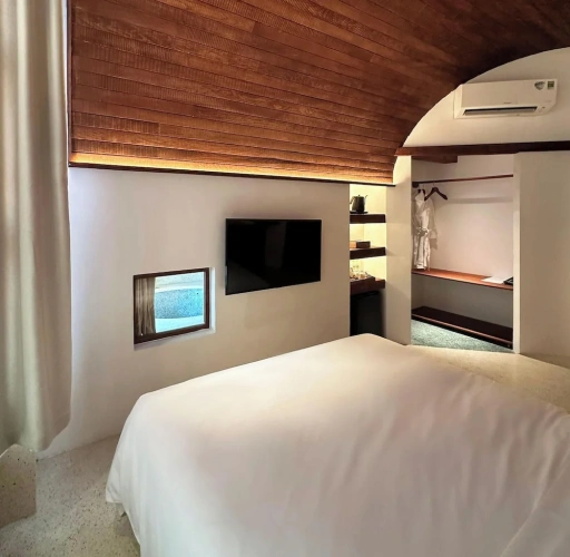 Standard Double room with city view