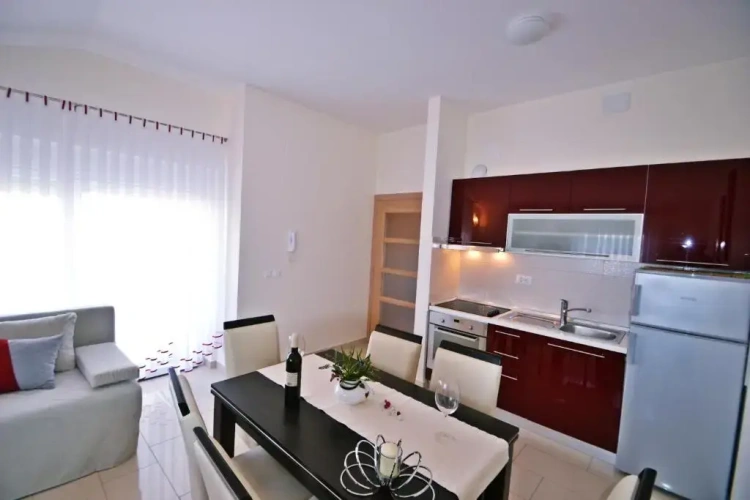 2 Bedrooms Apartment with sea view
