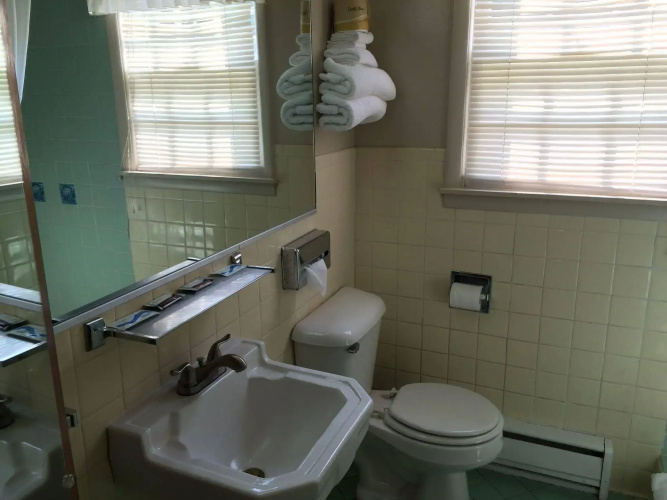 Howard's Motel