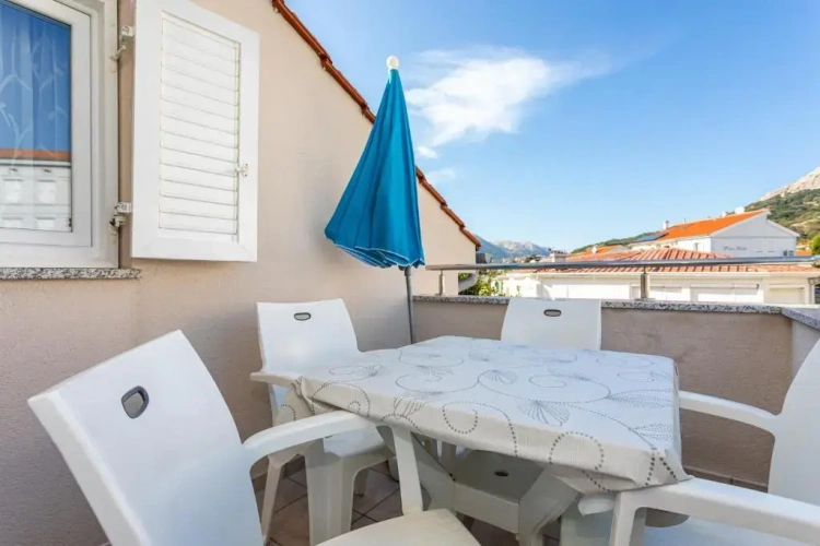 Apartment with balcony