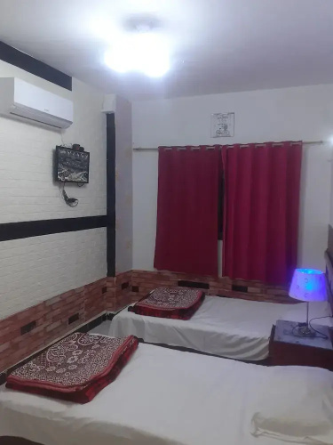 Four Seasons Hostel