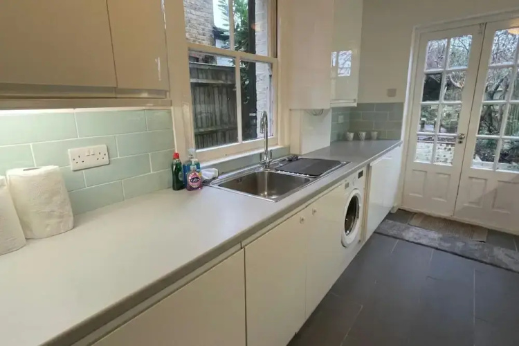 House - Sleeps 6 - Garden - Parking