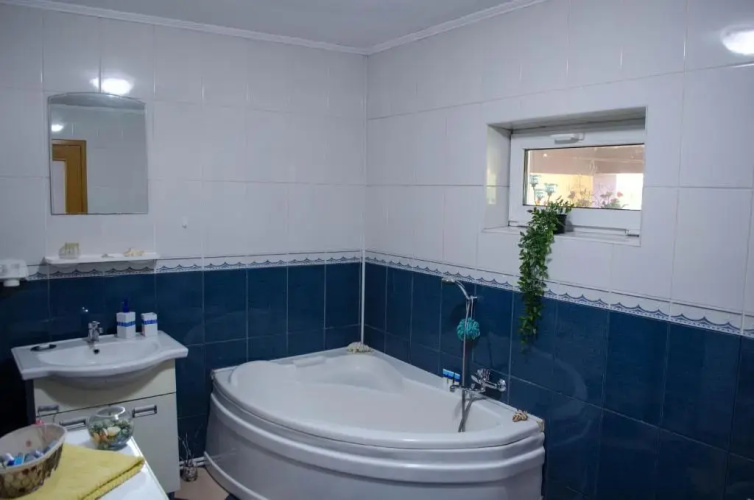 Collosal Apartment with Garden
