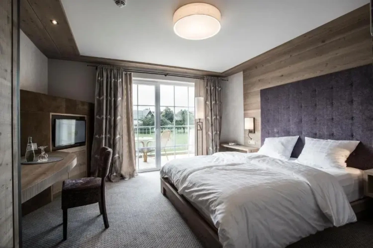 Comfort room with balcony