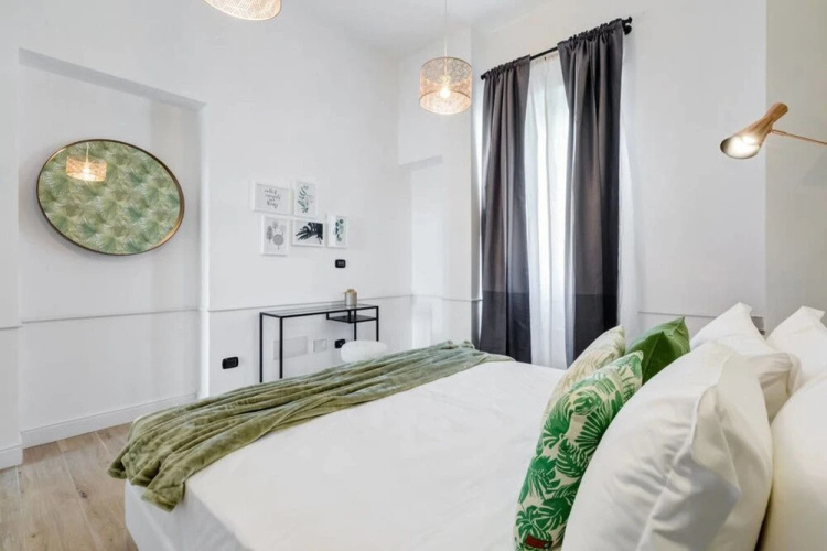 Large & Stylish 3 bed Flat in Excellent Location