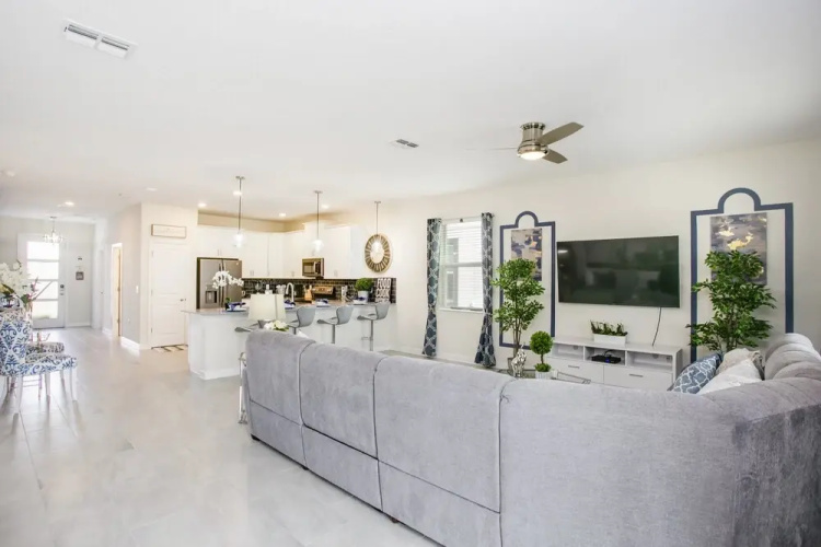 Cruden Villa Windsor At Westside 6