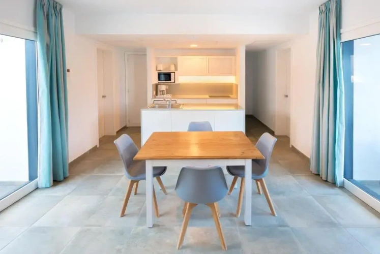 2 Bedrooms Apartment