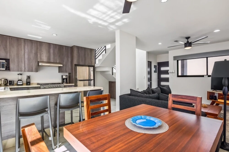 2-story Home Near the Beach With Outdoor Pool, Patio, Washer/dryer, Streaming