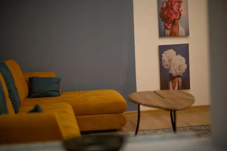 Veranda House on Samreklo 25