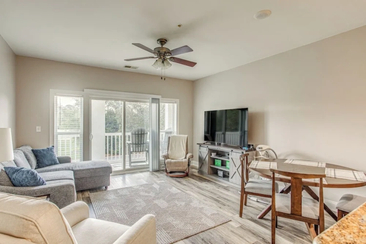 2 Bedrooms Apartment