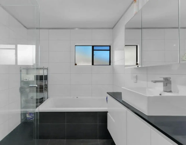 3 Bedrooms Executive Cottage