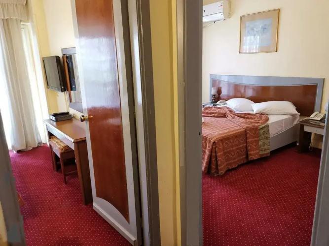 Trio Caroline Hotel
