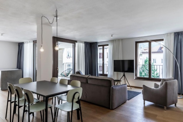 3 Bedrooms Apartment