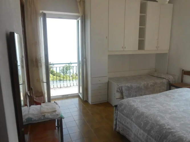 Standard Triple room with sea view