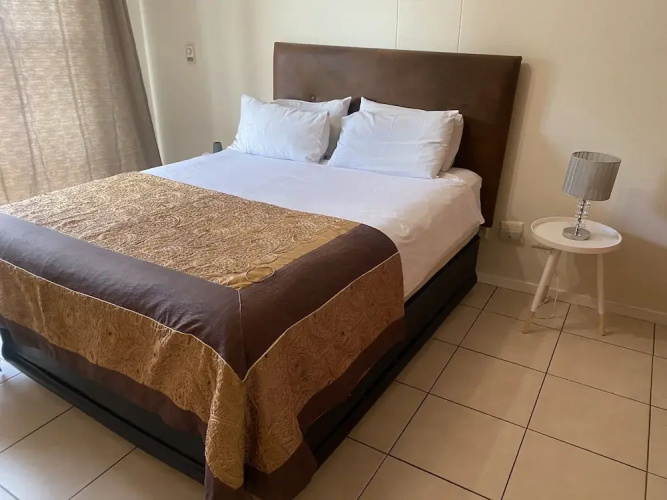77 Grayston Apartment