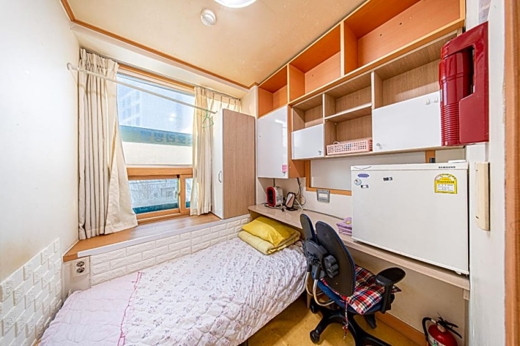 Female Only Single room