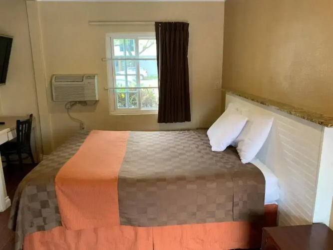 Sunlight Motel