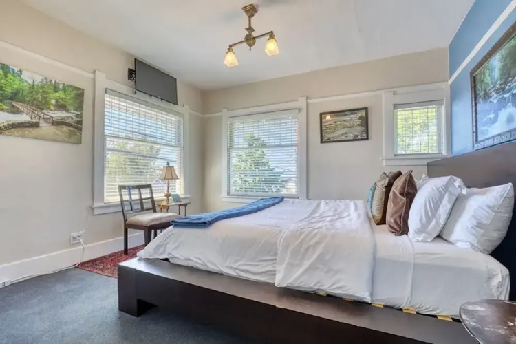 Walker’s Delight on Queen Anne