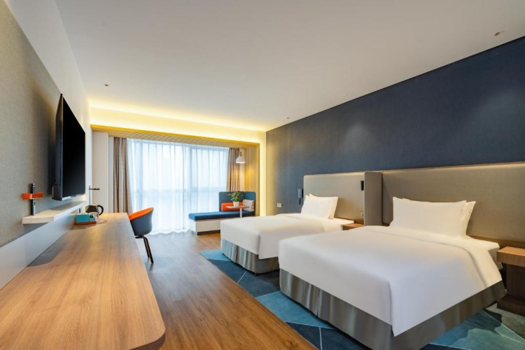 Standard Twin room with city view