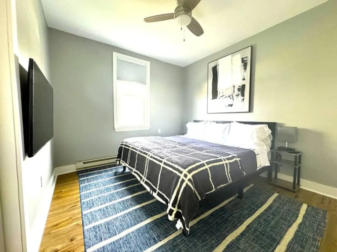 Modern Cozy Unit With King Bed
