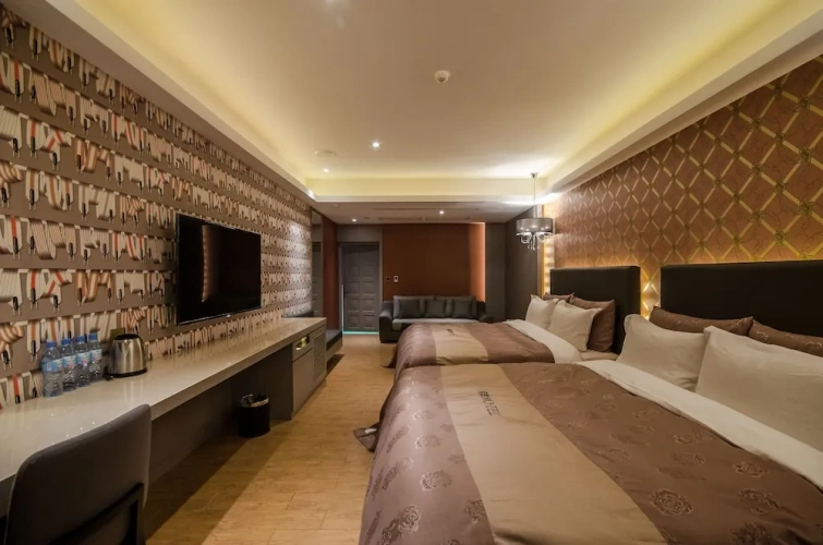 Business Quadruple room
