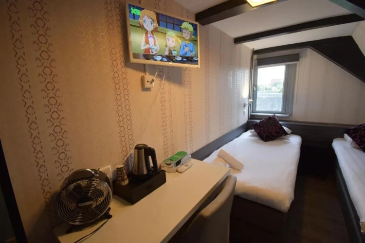 Small Twin room