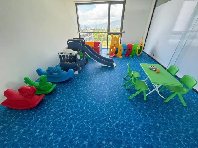 Deluxe Twin room with city view