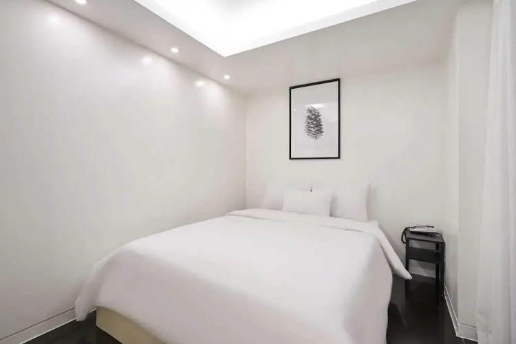 Show Hotel