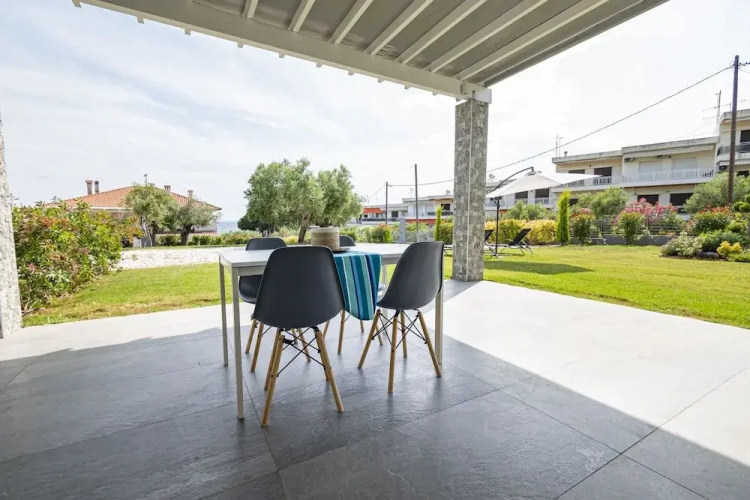 Topos Maisonette Left by Rentalspro