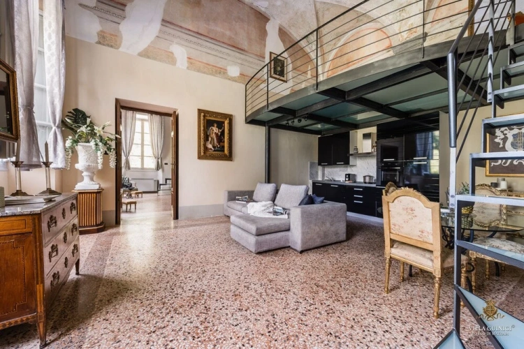 2 Bedrooms Royal Apartment with park view