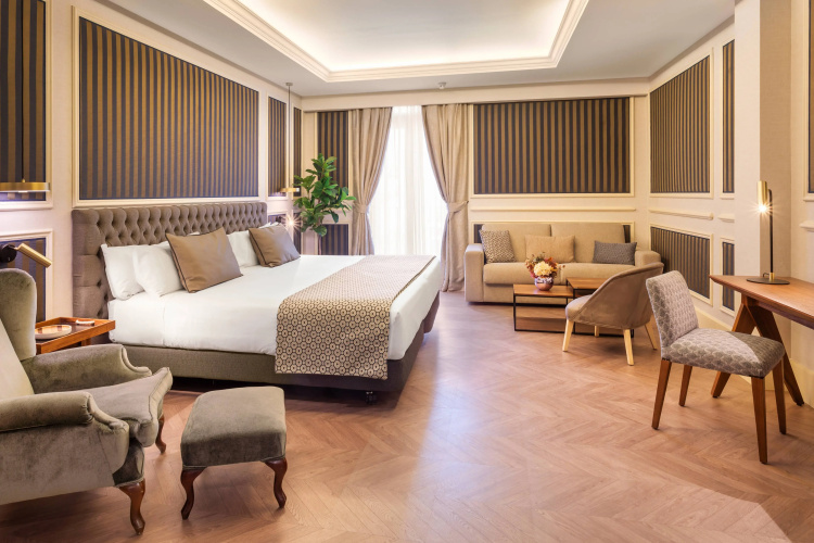 Catalonia Las Cortes Hotel