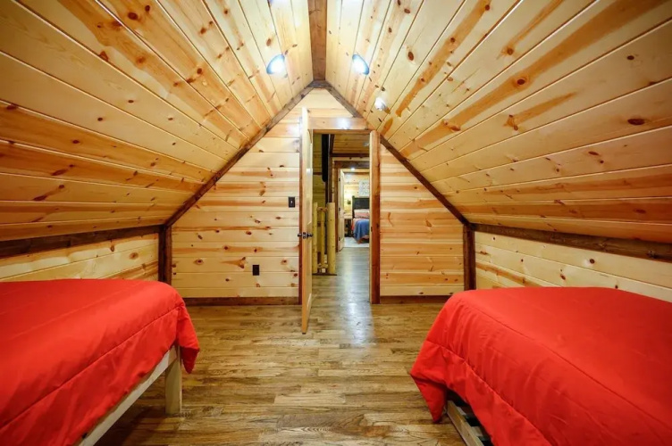 Sugar Daddy Cabin for 13!