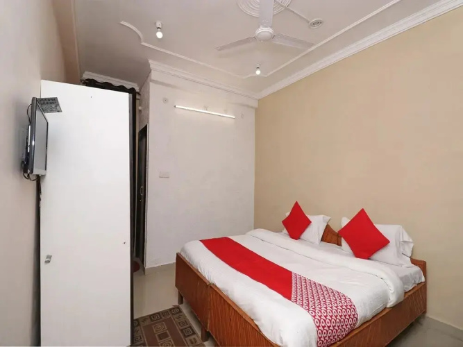 Hotel Reeva By OYO Rooms