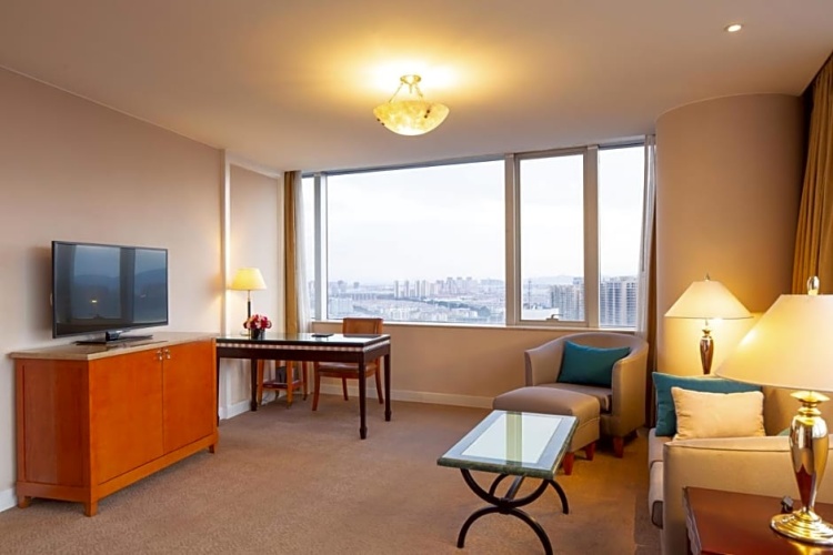 Deluxe Suite