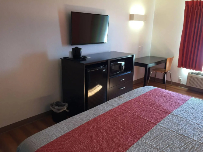 Motel 6 Peoria, IL