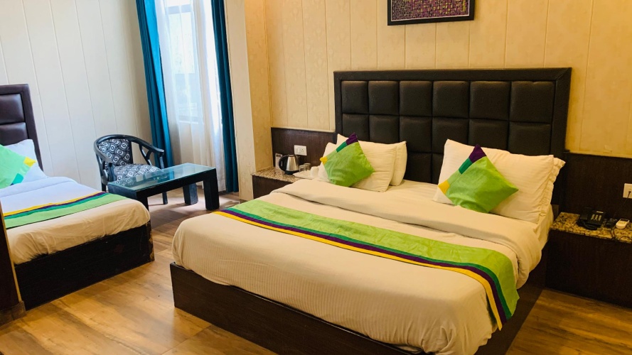 Standard Triple room