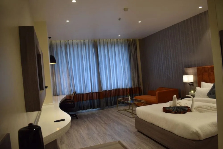 Hotel Deep Clarks Inn Lucknow