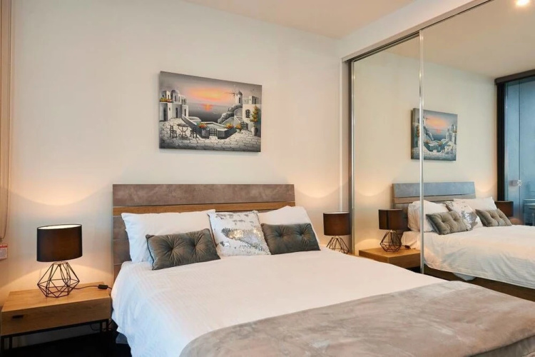 Panoramic Melbourne Views from Stylish Apartment