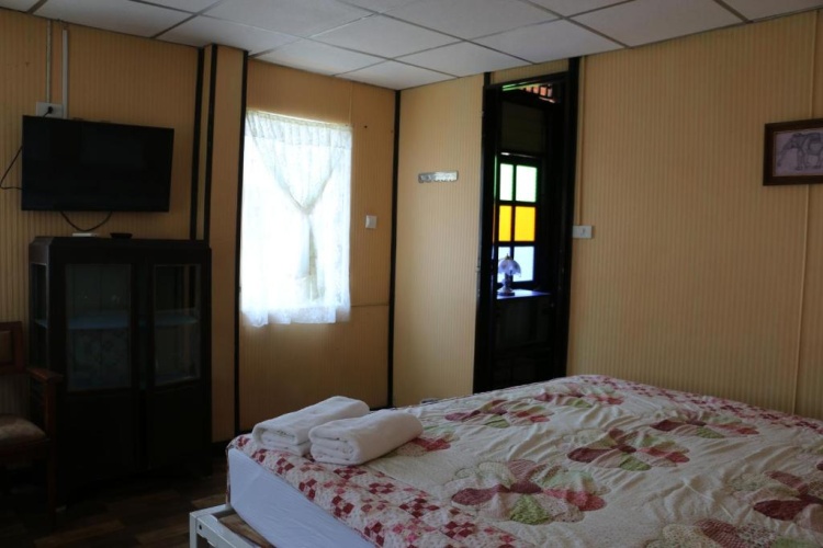 Economy Triple room