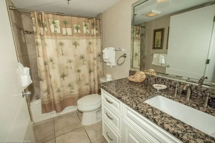 Inlet Reef 606 2 Bedroom Condo by RedAwning